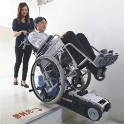 輪椅上落樓梯機(履帶式)