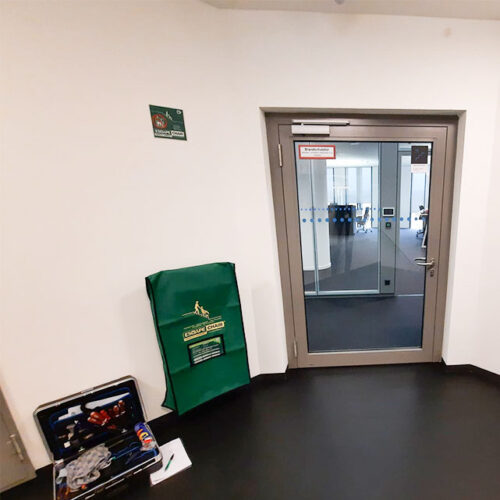 荷蘭品牌 Escape Mobility 疏散椅分格儲物櫃 - Escape-Point Locker white, empty - Image 2